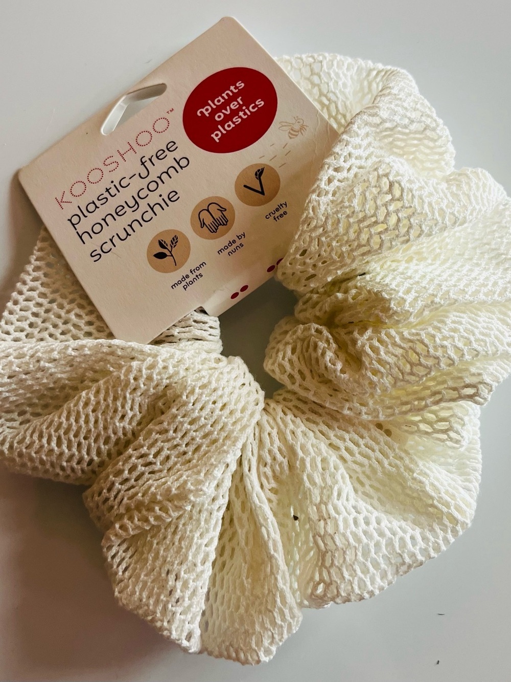 KOOSHOO Plastic-Free Honeycomb Scrunchie – Cream